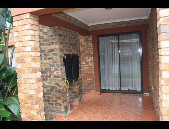 2 BEDROOM TOWNHOUSE FOR SALE IN EDLEEN